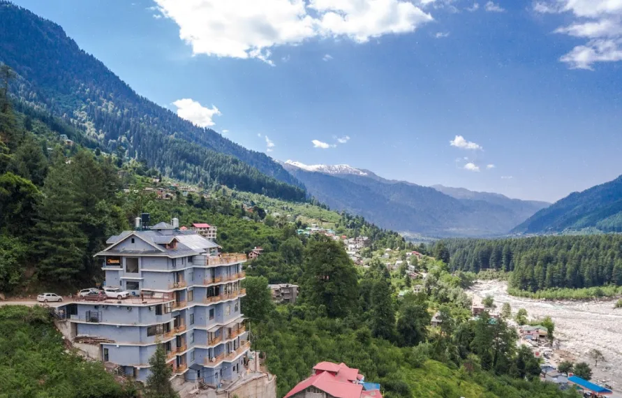 9-Seater Tempo Traveller For Himachal Tour