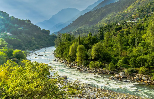 Offbeat Tirthan Valley Road Trip